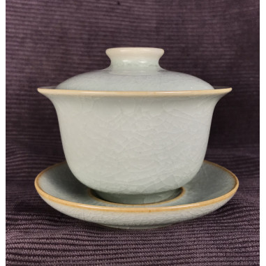 Велика гайвань із селадону сірого кольору