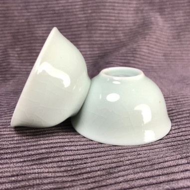 Маленька чаша із селадону сірого кольору