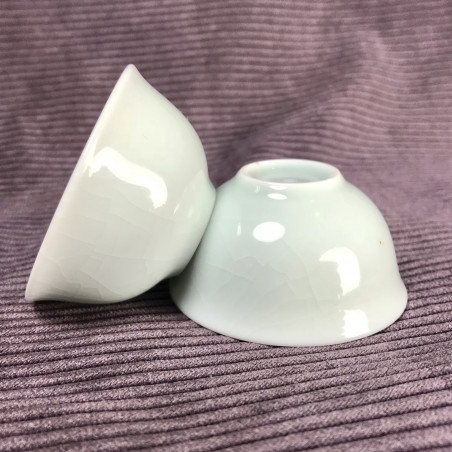 Маленька чаша із селадону сірого кольору