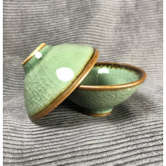 Трикутна чаша із селадону болотно-зеленого кольору 2