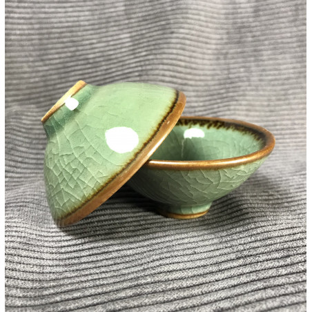 Трикутна чаша із селадону болотно-зеленого кольору