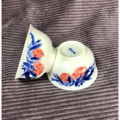 Чаша з персиками