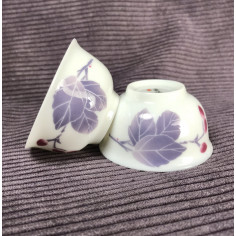 Чаша з фіолетовим листочком