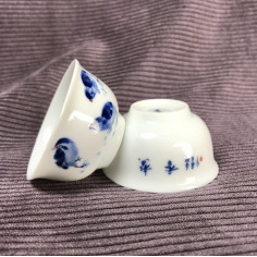 Маленька чаша з курчатами