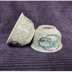 Чаші з пейзажем і візерунок з снігу сливи. 2