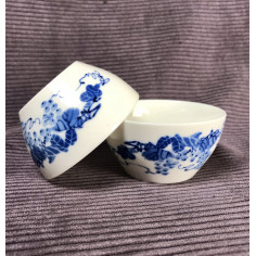 Чаша з виноградом