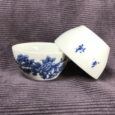 Чаша з півонією 2