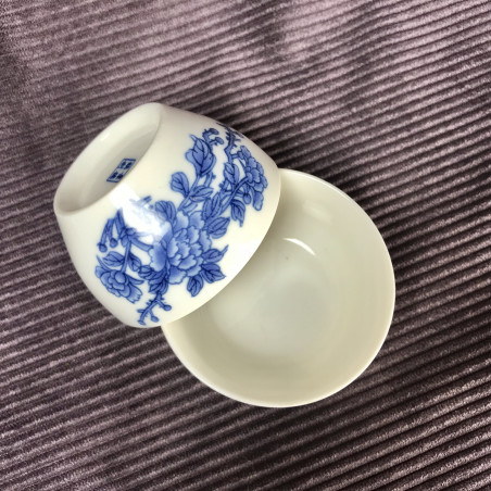 Чаша з півонією