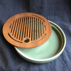 Маленька кругла чабань із світло-зеленою селадоновою керамічною основою 2