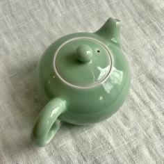 Чайник із селадону Діяо