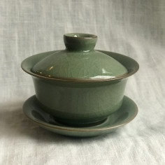 Гайвань із геяо кольору зеленої сливи.