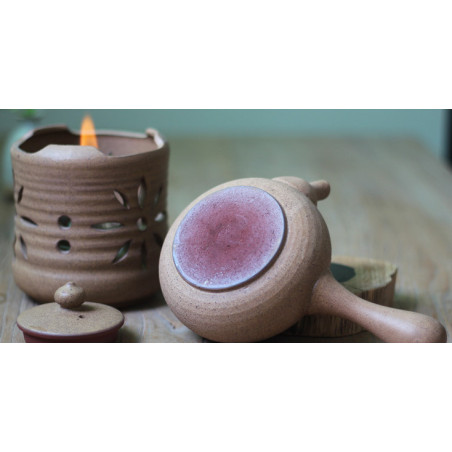 Бежевий керамічний чайник з ажурним різьбленням для варіння пуера