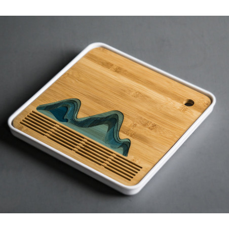 Далекі гори — квадратна чабань із білою меламіновою основою.