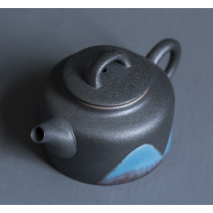 Далекі гори – чорний глиняний чайник