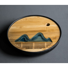 Далекі гори — маленька кругла чабань із чорною меламіновою основою.