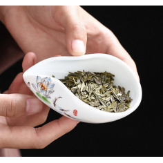 Біле чахе з різнокольоровим лотосом 2