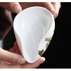 Біле чахе із синім пейзажем 2