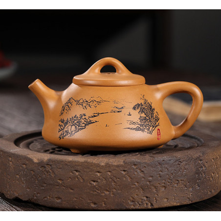 "Кам'яний черпак" з пейзажем - чайник з ісинської глини.