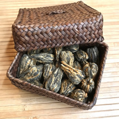 Золоті пагоди з Фенцина в плетеній коробці