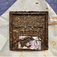 Бурштиновий квадратик від бренду Так І 2