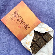 Бурштиновий квадратик від бренду Так І