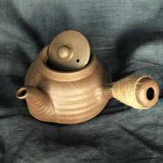 Класичний глиняний чайник для кип'ятіння води та варіння чаю 2