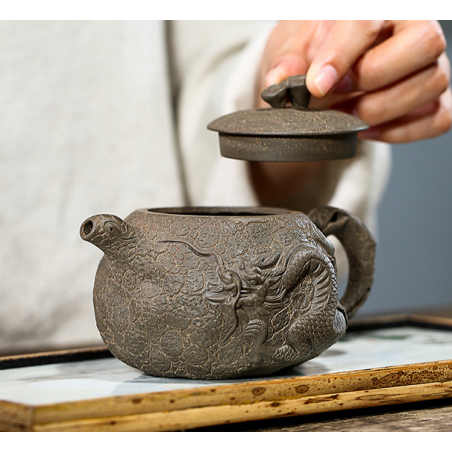 "Дракон, що летить" - чайник з їсінської глини