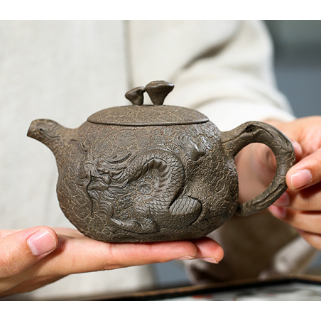 "Дракон, що летить" - чайник з їсінської глини