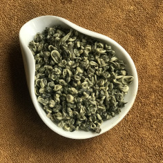 Смарагдові спіралі весни із провінції Юньнань