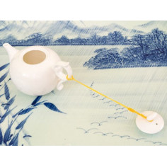 Білий фігурний чайник, 245 мл 2