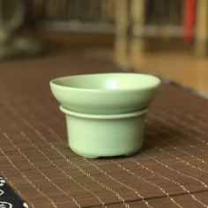 Зелене сито на підставці з... 2