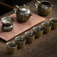 Квітка водяного горіха - набір керамічного посуду в подарунковій коробці